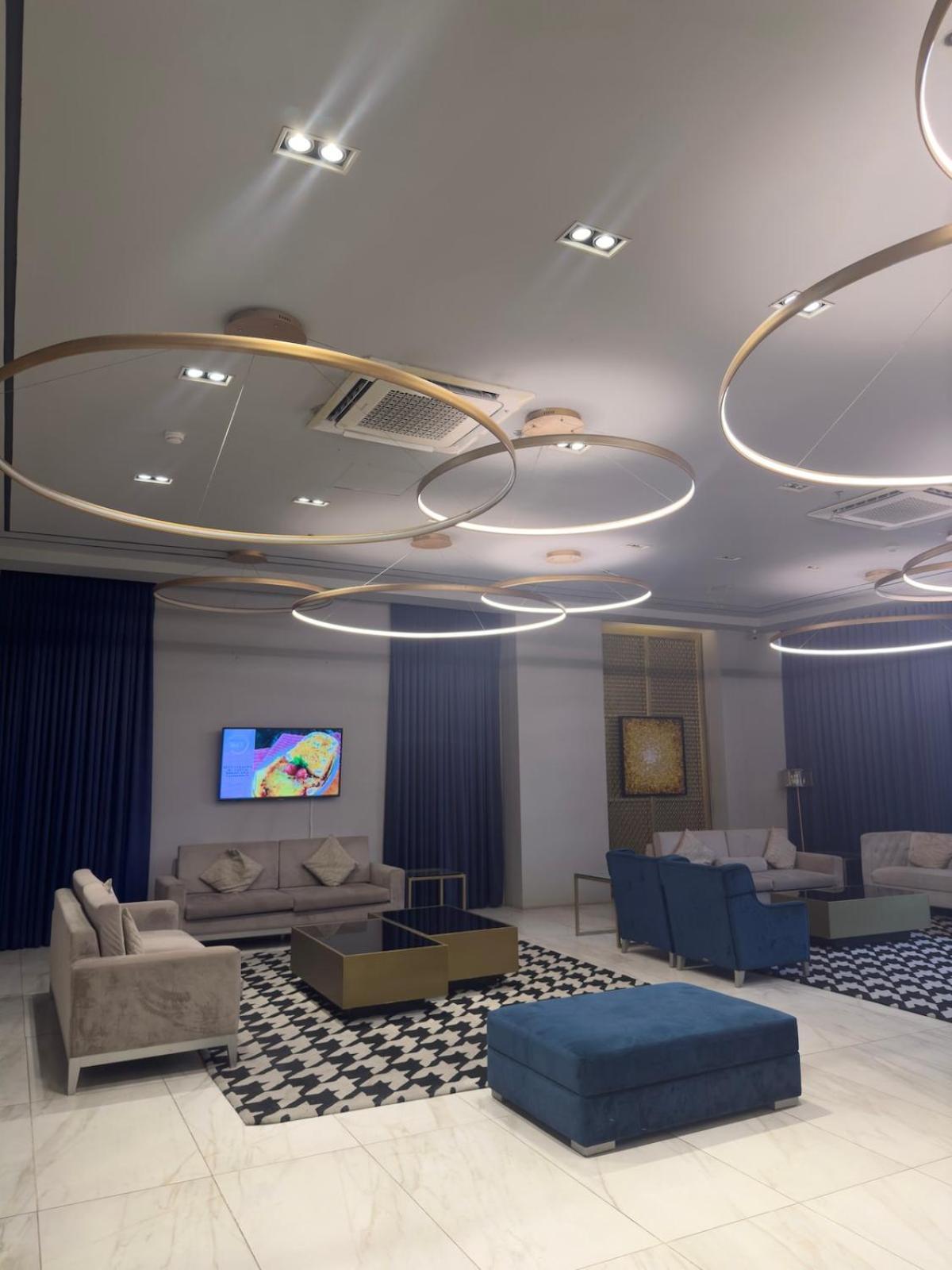 Aparthotel Near It Park Cebu! Minimalist And Spacious With 300 Mbps Wifi, Gym & Pool