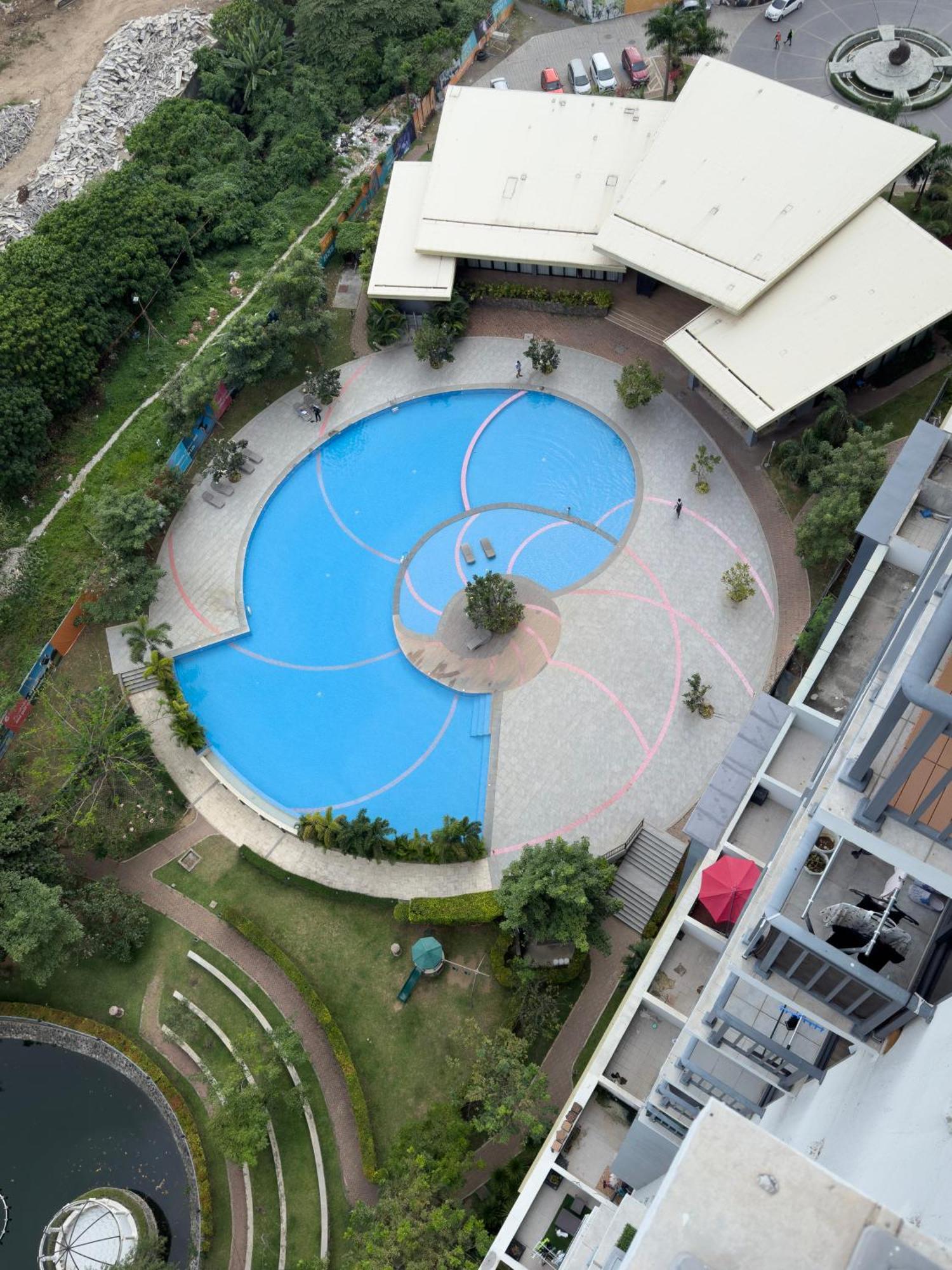 Aparthotel Near It Park Cebu! Minimalist And Spacious With 300 Mbps Wifi, Gym & Pool *